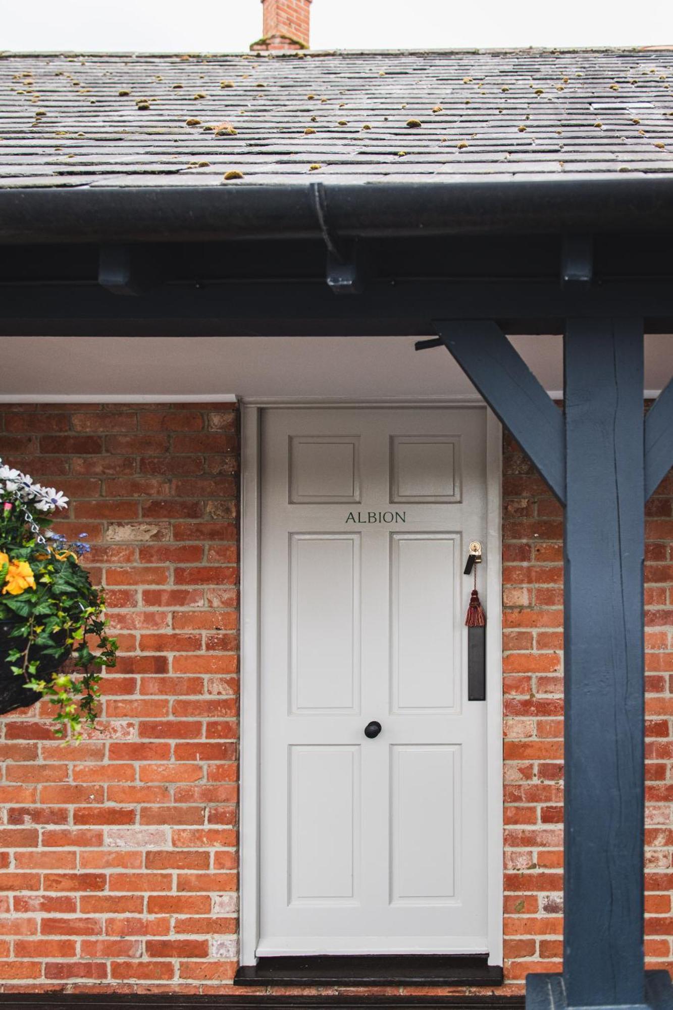 Bel And The Dragon-Odiham Hotel ภายนอก รูปภาพ